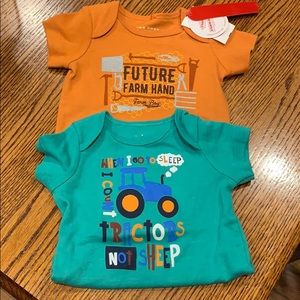 0-3 month short sleeved onesies farm tractor